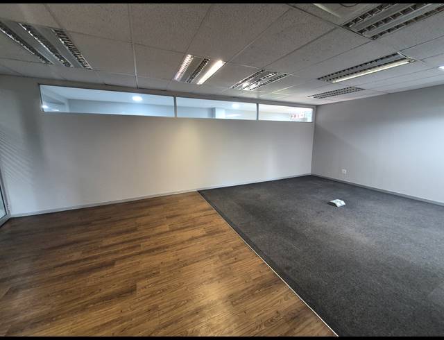 109M² OFFICE TO LET IN WOODMEAD